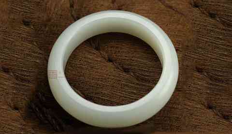 和田玉碧玉手鐲價(jià)格(和田玉碧玉手鐲目前價(jià)格是多少)