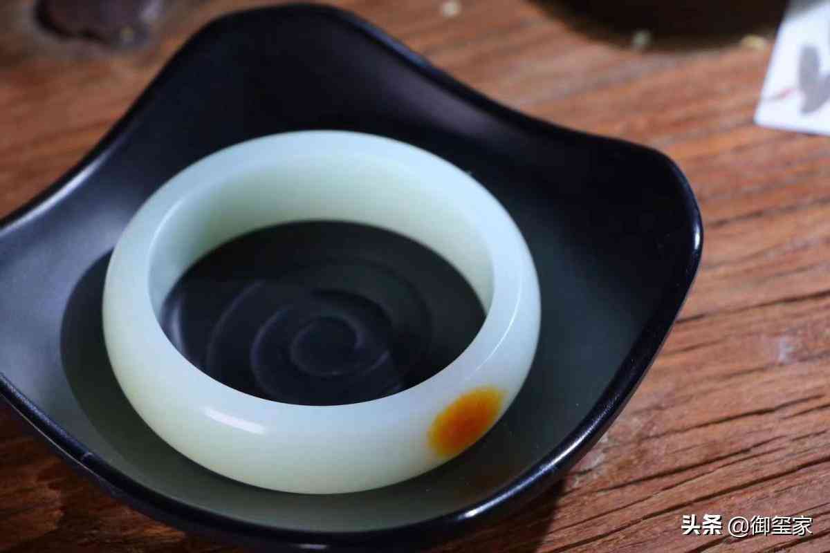 和田玉手鐲一般多少錢(和田青玉手鐲一般多少錢啊)