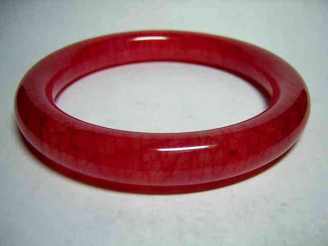 女人帶雞血玉好嗎(女人帶雞血石好嗎)