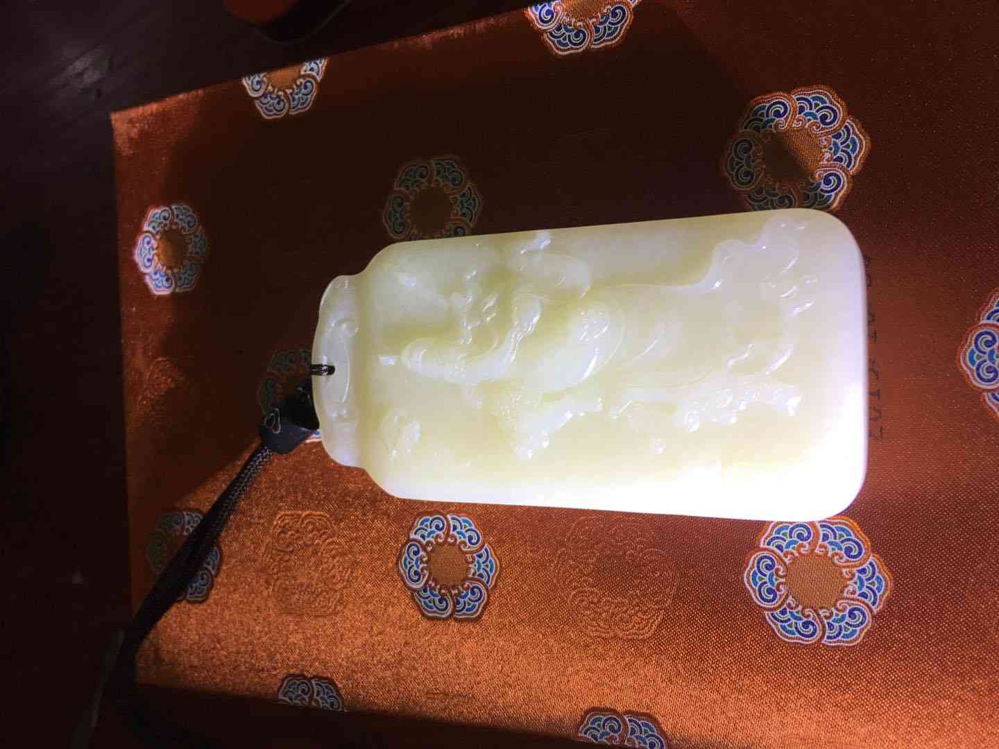 羊脂玉和和田玉哪個(gè)價(jià)值高(羊脂玉和和田玉哪個(gè)價(jià)值高些)