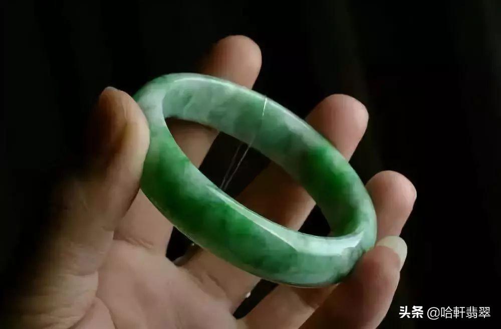 翡翠真假鑒定方法簡(jiǎn)單(翡翠的真假鑒別方法)