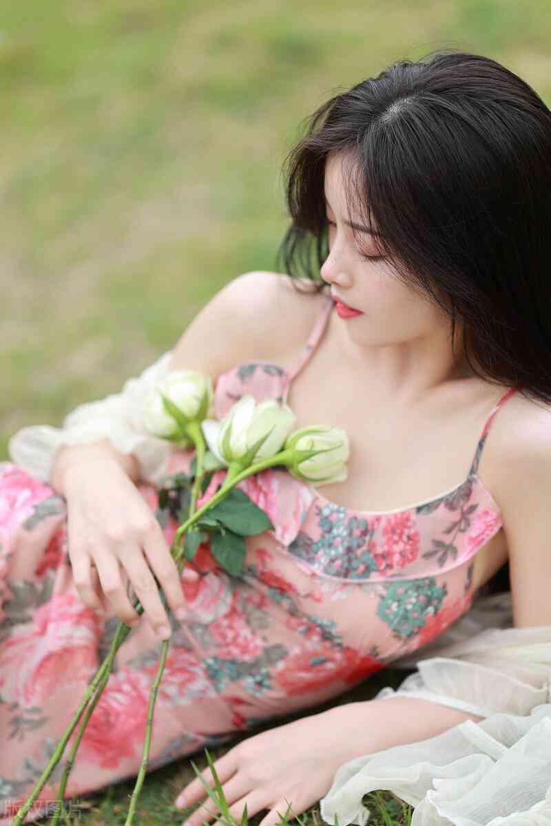 月入5千求婚戒指買(mǎi)多少(普通人一般買(mǎi)求婚戒指多少錢(qián))