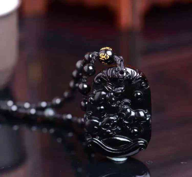 黑曜石的功效與作用佩戴禁忌(黑曜石的功效與作用佩戴禁忌男生)