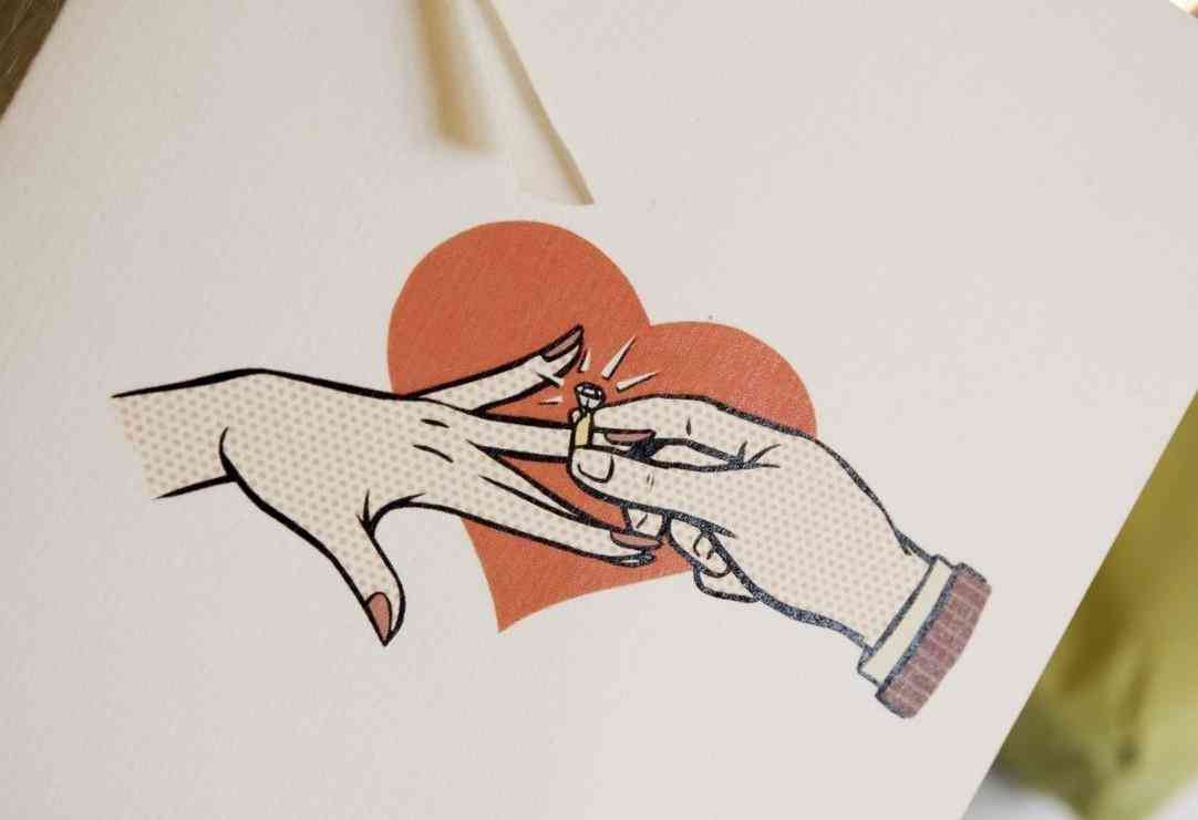 小拇指戴戒指的含義怎么說(大拇指帶戒指的含義怎么說)