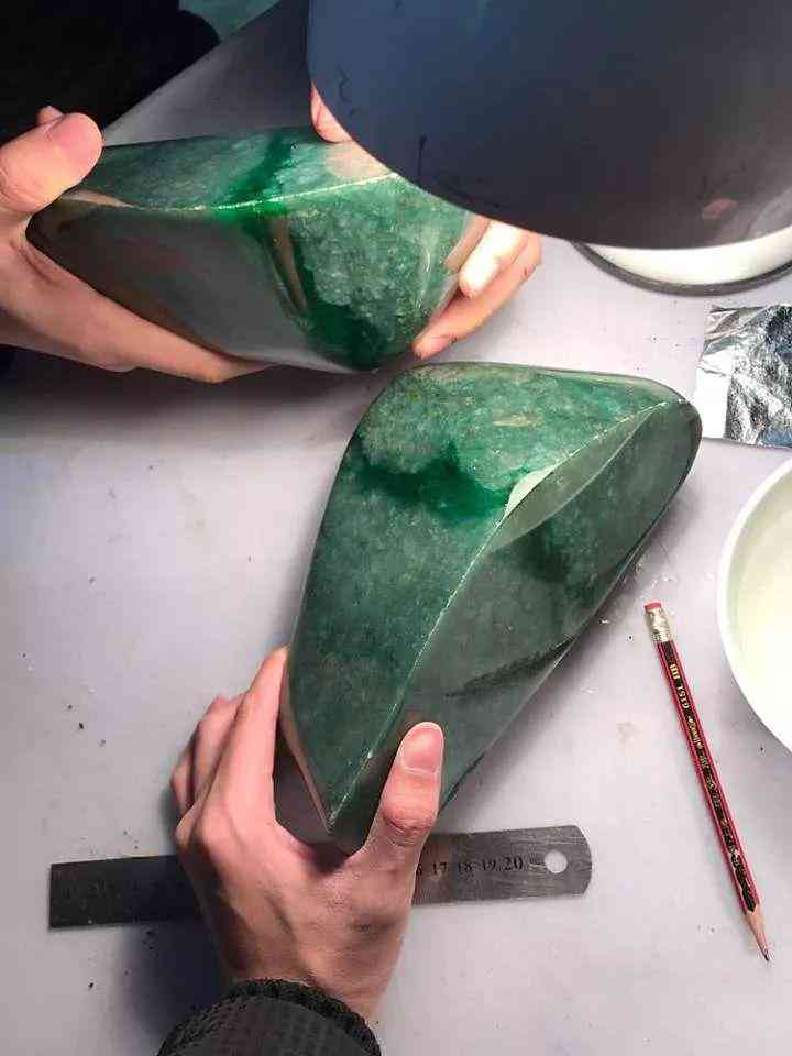 翡翠原石價格走勢(翡翠原石價格走勢圖分析)