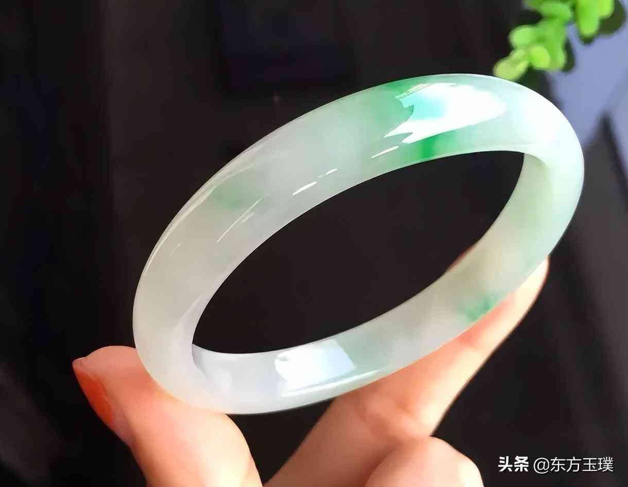 假玉鐲有什么明顯特點(diǎn)(假玉鐲有什么明顯特點(diǎn)圖片)