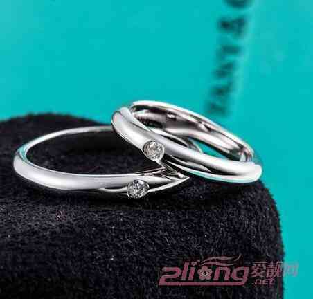 情侶銀戒指哪個品牌好(情侶銀戒指哪個品牌好看)