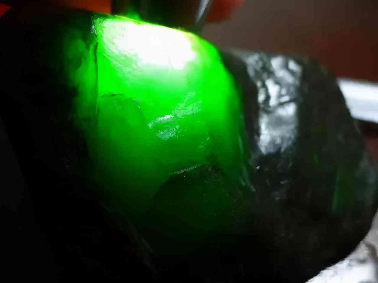 翡翠原石怎么選(翡翠原石怎么選購)