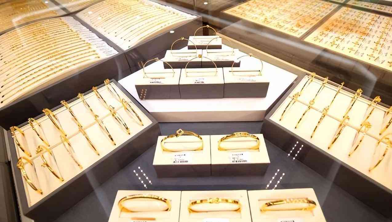 鉑金和銀哪個(gè)對(duì)身體好(鉑金和銀飾哪個(gè)對(duì)身體好)