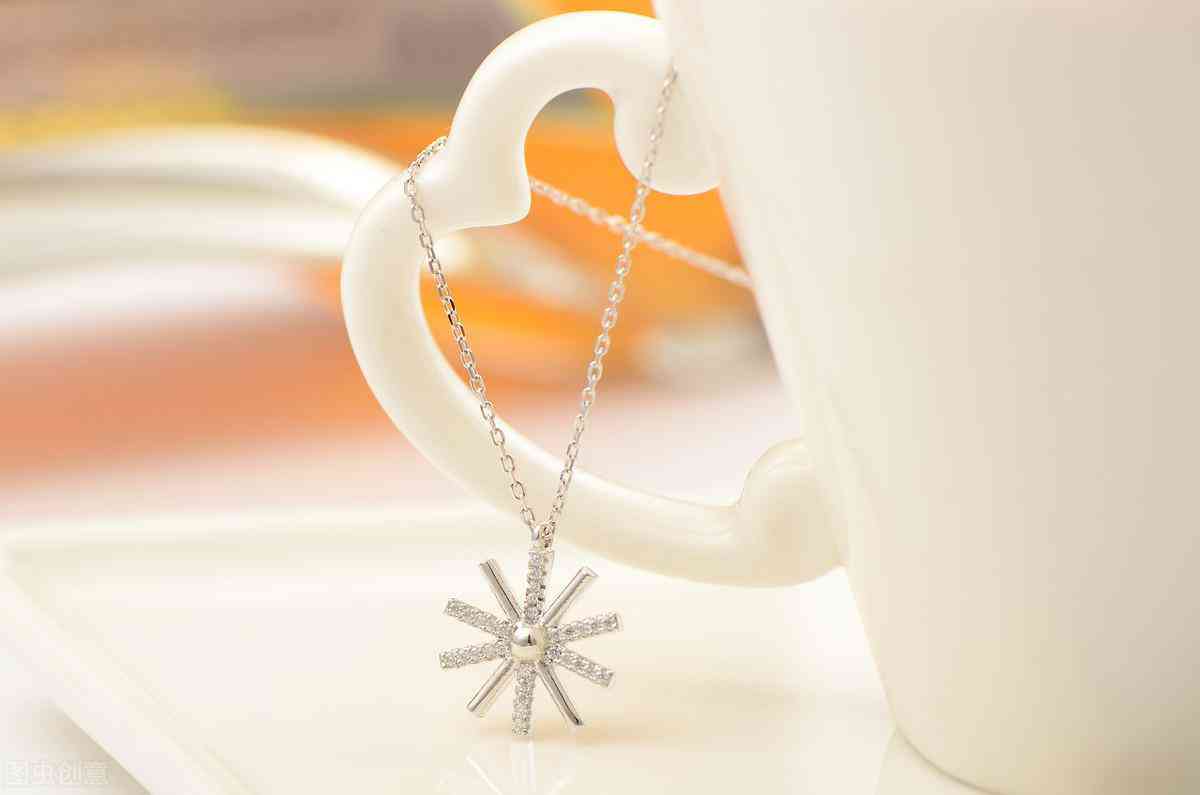 18kgp項(xiàng)鏈?zhǔn)鞘裁匆馑?18kgpcm項(xiàng)鏈?zhǔn)裁匆馑?