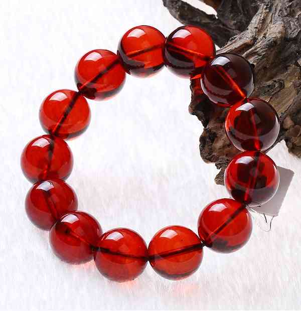 血珀值錢(qián)嗎(藍(lán)珀比血珀值錢(qián)嗎)