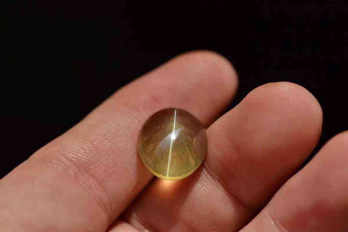 貓眼石手鐲怎么看真假辨別(貓眼石手鐲怎么看真假辨別視頻)