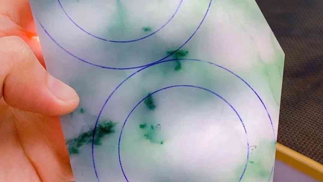 買翡翠手鐲去哪里買好(買翡翠手鐲去哪里買比較好)