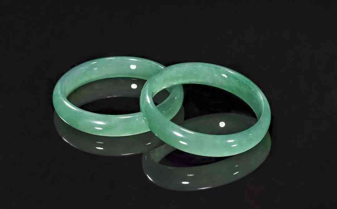 翡翠對人體的作用與功效(翡翠對人體的作用與功效百度)