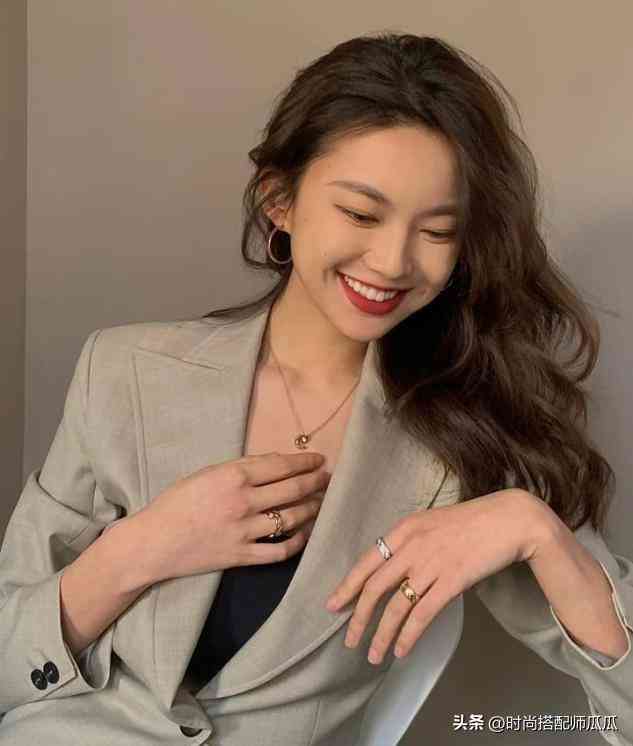 女人戴戒指有什么講究(女人戴戒指有什么講究在哪個(gè)手指頭上)