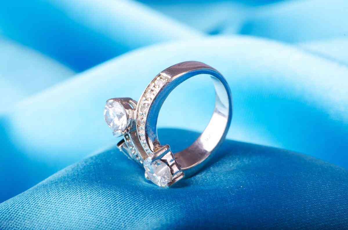 鈀金首飾留著還是賣了(鈀金首飾留著還是賣了珠寶回收店報(bào)價(jià)驚人)