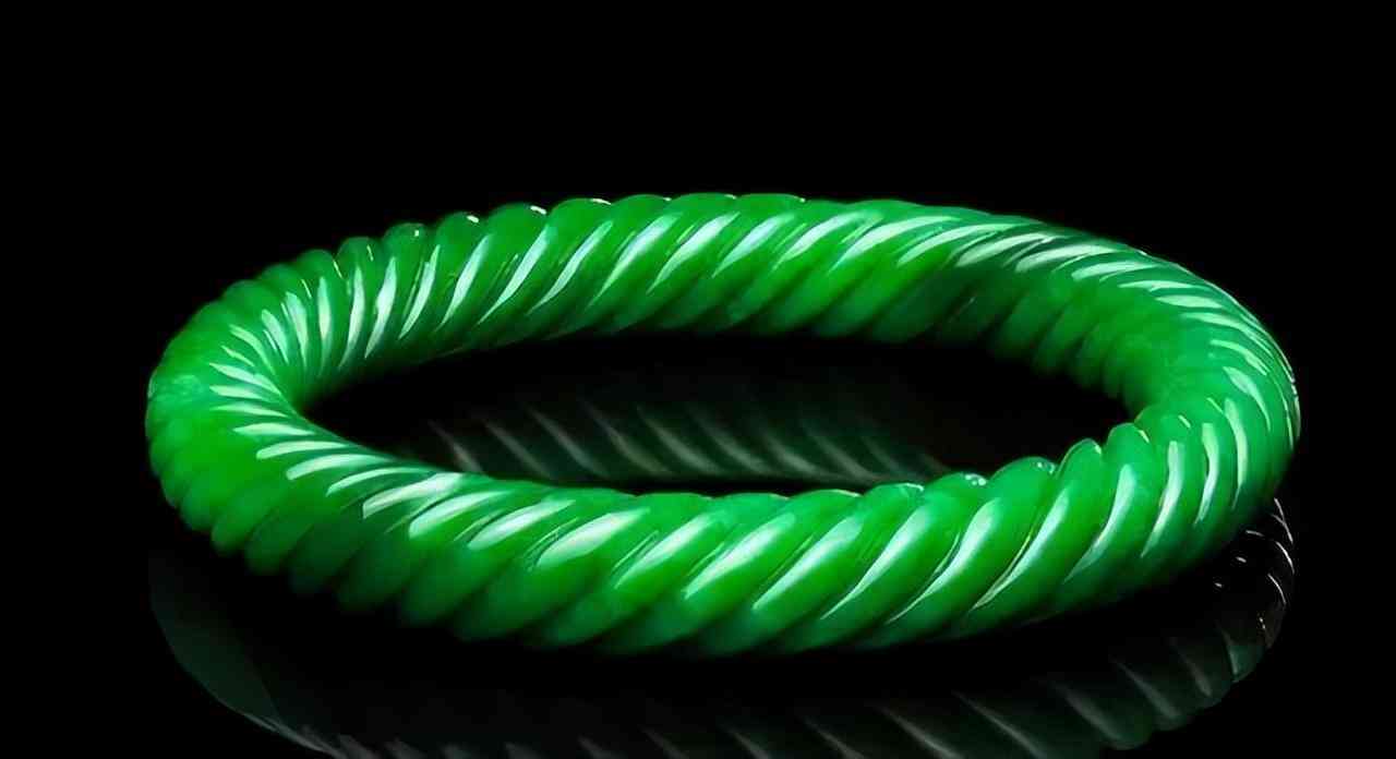 什么玉鐲子對女性好(什么玉鐲子對女性好呢)