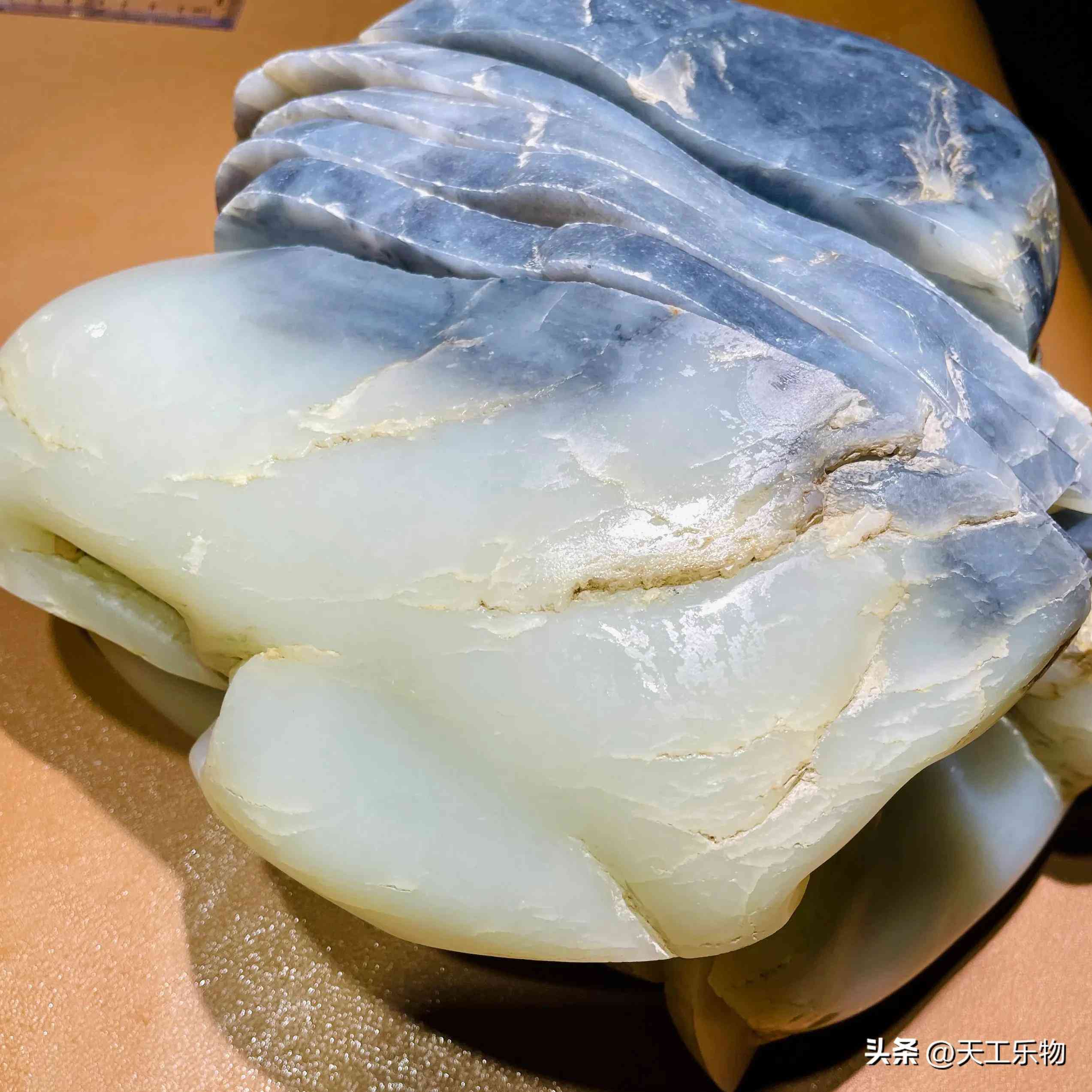 籽料和羊脂玉哪個更好(籽料羊脂玉與山料羊脂區(qū)別)