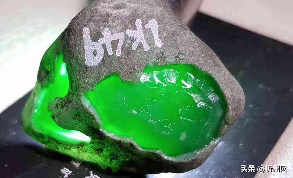 翡翠與玉有什么區(qū)別(翡翠與玉有什么區(qū)別圖片欣賞)