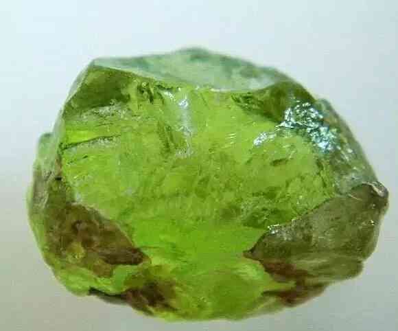 托帕石戒指(托帕石戒指多少錢)