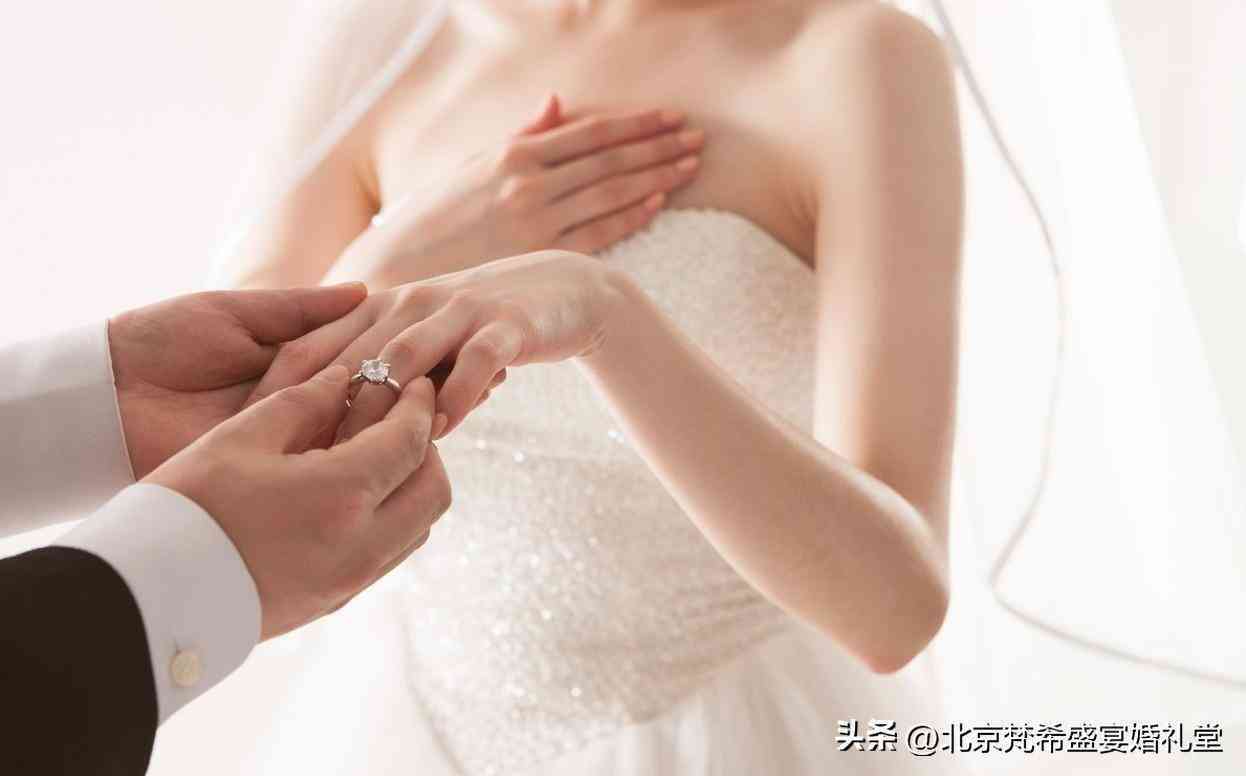 戒指戴右手中指什么意思(戒指戴中指是什么意思)