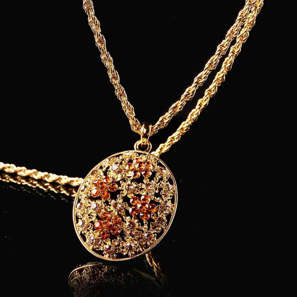 適合二十多歲女生的項(xiàng)鏈品牌(適合20歲女生的首飾)