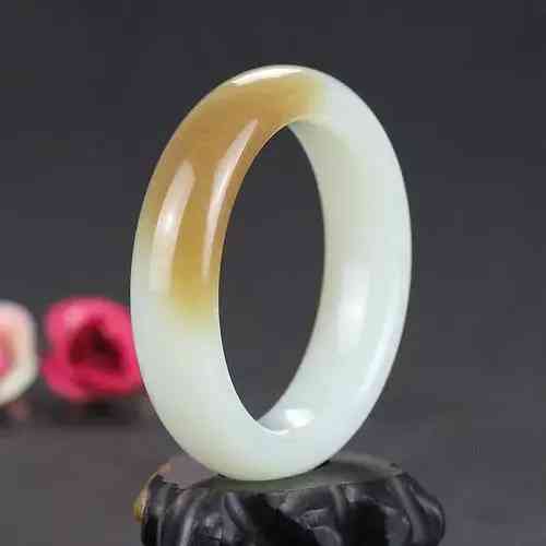 女人戴玉鐲的禁忌(女人戴玉鐲子應(yīng)該戴左手還是右手)