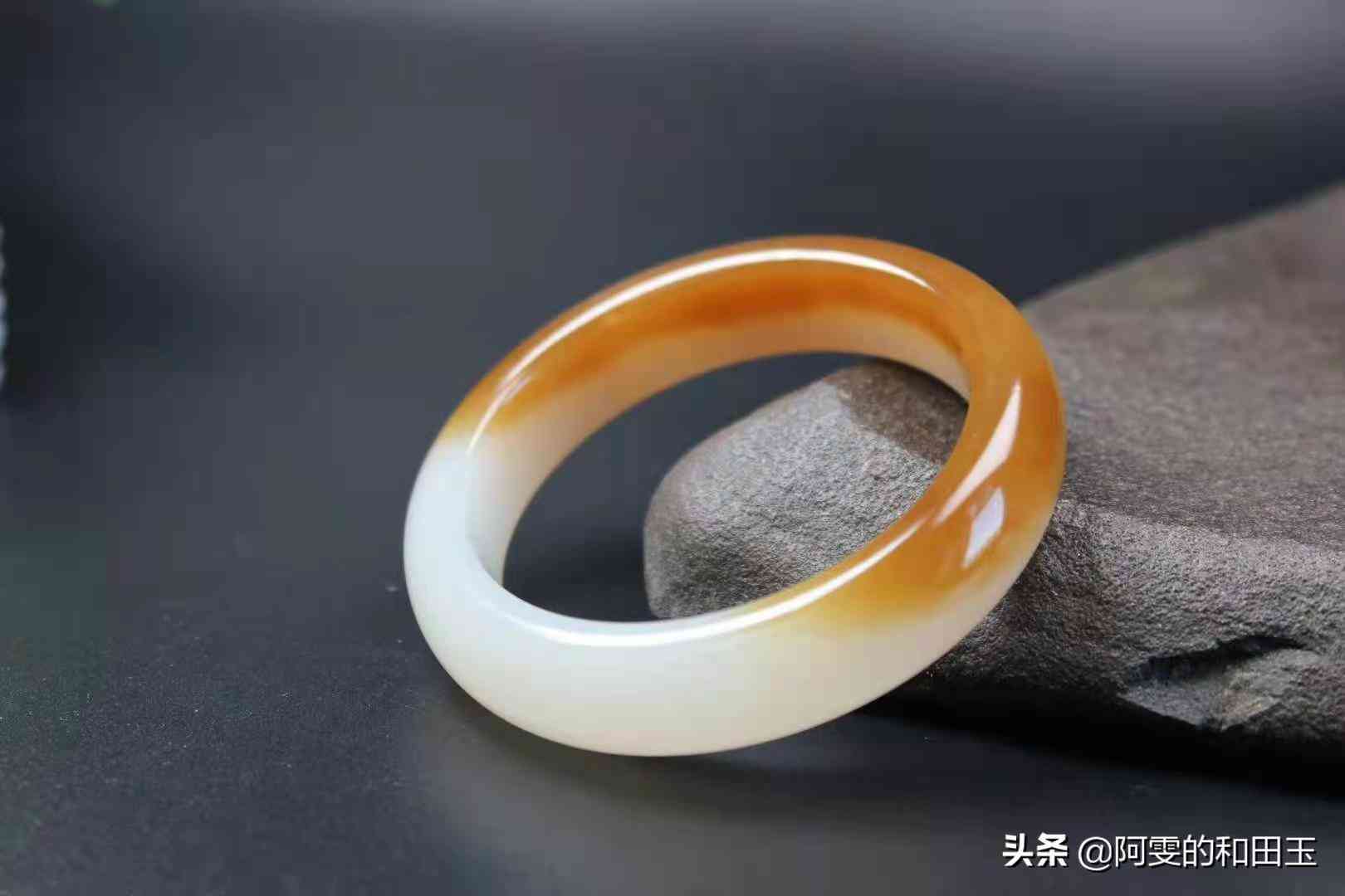 怎么選玉鐲子顏色(如何挑選玉鐲子顏色)