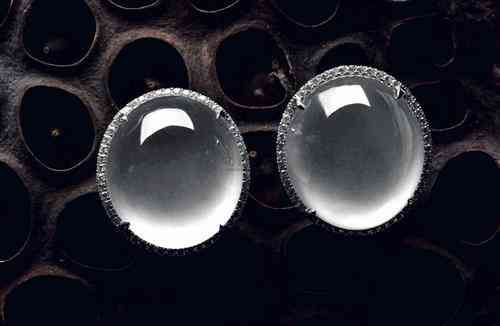 玻璃種翡翠掛件價(jià)格(玻璃種翡翠掛件多少錢一個(gè))