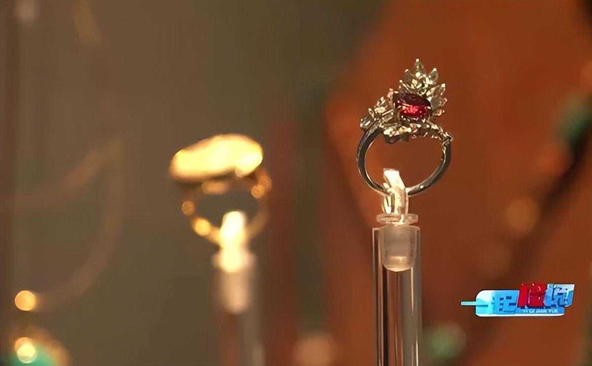 海水珍珠和淡水珍珠哪個(gè)好(海水珍珠和淡水珍珠哪個(gè)好些)