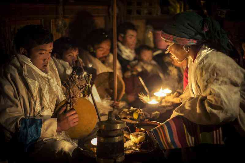 戒指戴在各個手指上的含義(戒指戴在各個手指上的含義圖片)