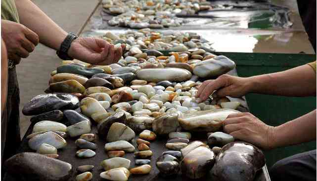 玉手鐲市場價(jià)格(玉手鐲的價(jià)格一般是多少)