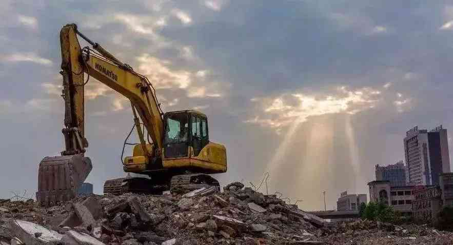 如何辨別翡翠手鐲真假(怎么辨別翡翠手鐲的真假)