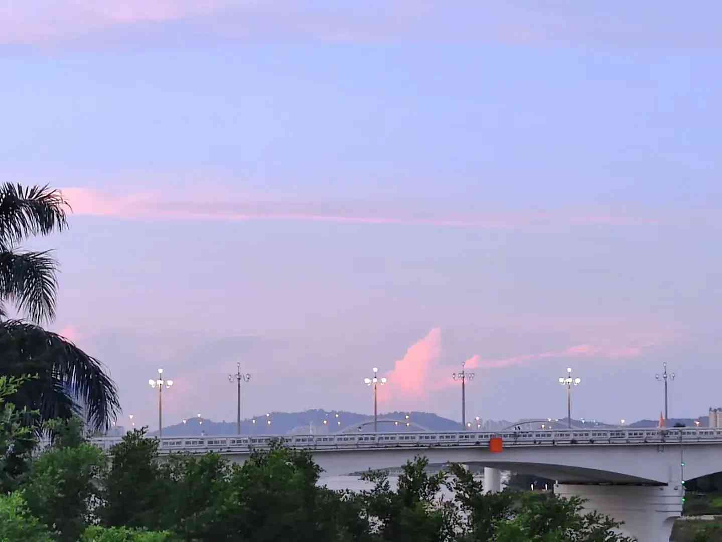 碧璽手串的功效與作用(碧璽手串的功效與作用佩戴禁忌)