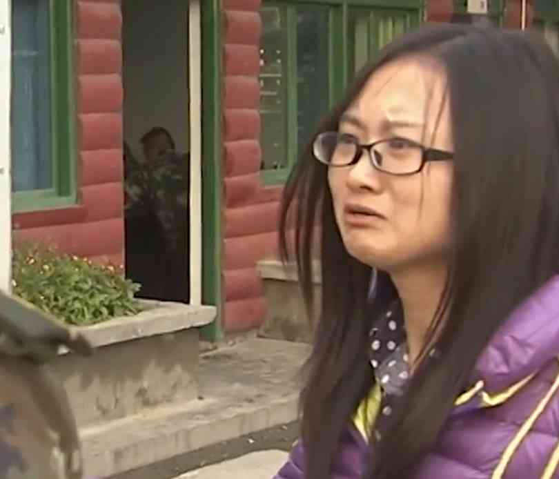 男人戴戒指戴哪個(gè)手(男人戴戒指戴哪個(gè)手指合適)