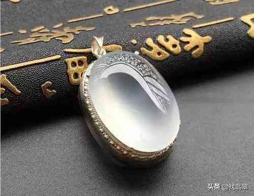 怎樣鑒別翡翠手鐲(怎么鑒別翡翠手鐲真假)