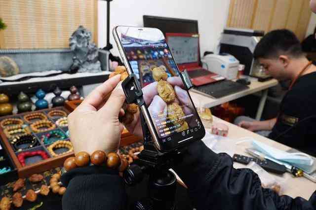 玉髓與瑪瑙的區(qū)別(玉髓和瑪瑙的區(qū)別和價格)