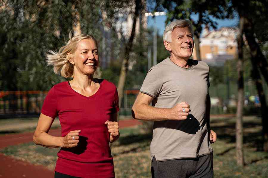 結(jié)婚戒指男生應(yīng)該戴哪只手(結(jié)婚戒指女生應(yīng)該戴哪只手)