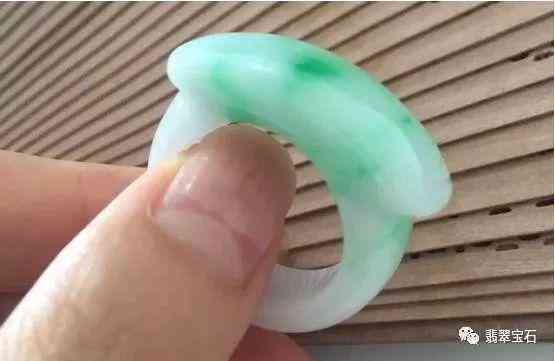 男士左手五指戴戒指的含義(男士左手戴戒指五個(gè)手指的含義左右手)