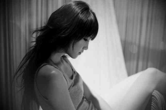 已婚戴戒指戴哪個手指(女人已婚戴戒指戴哪個手指)