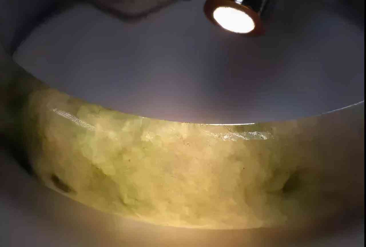 中國翡翠原石出自哪里(中國有翡翠原石嗎?生長在什么地方)