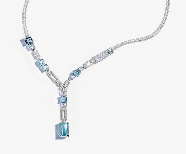 藍(lán)色托帕石是天然寶石嗎(藍(lán)色托帕石怎么鑒定天然和處理過(guò)的?)