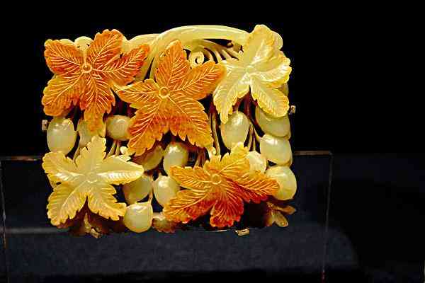 玉鐲價(jià)格怎么定價(jià)的(玉鐲的價(jià)格和種類)