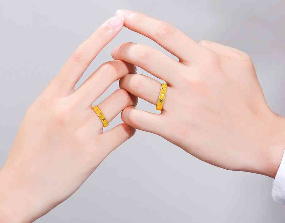 品牌情侶對(duì)戒1000左右(情侶對(duì)戒便宜品牌推薦)