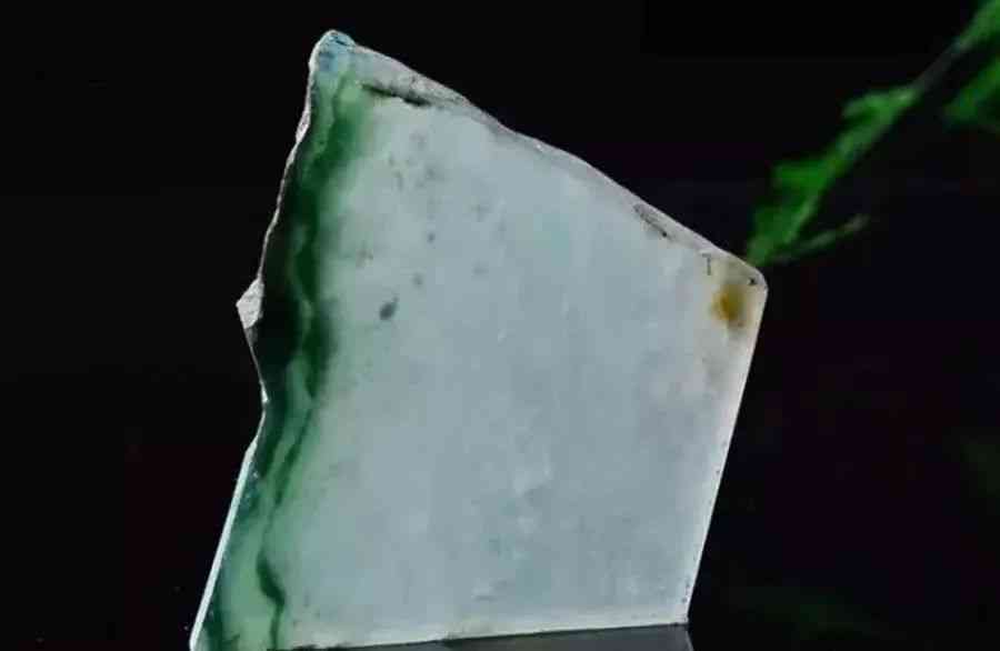 最適合男士戴的8種吊墜(男士戴什么玉器比較好)