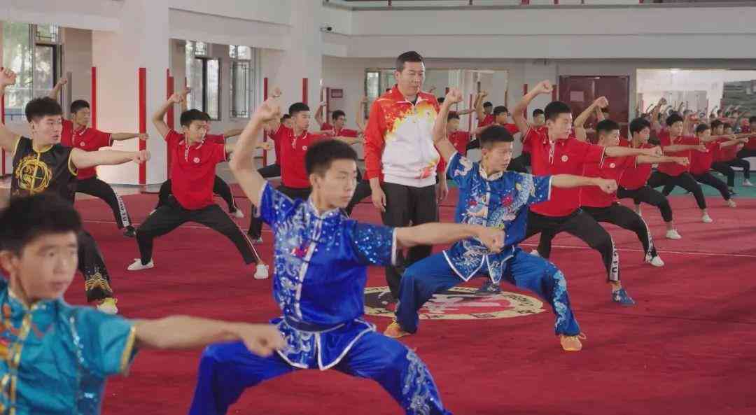 手鐲圓條和正圈哪個好(和田玉手鐲圓條和正圈哪個好)