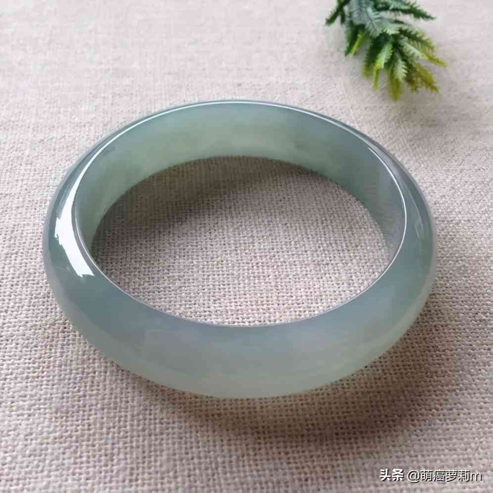 假翡翠是什么做的(假翡翠怎么做出來的視頻)