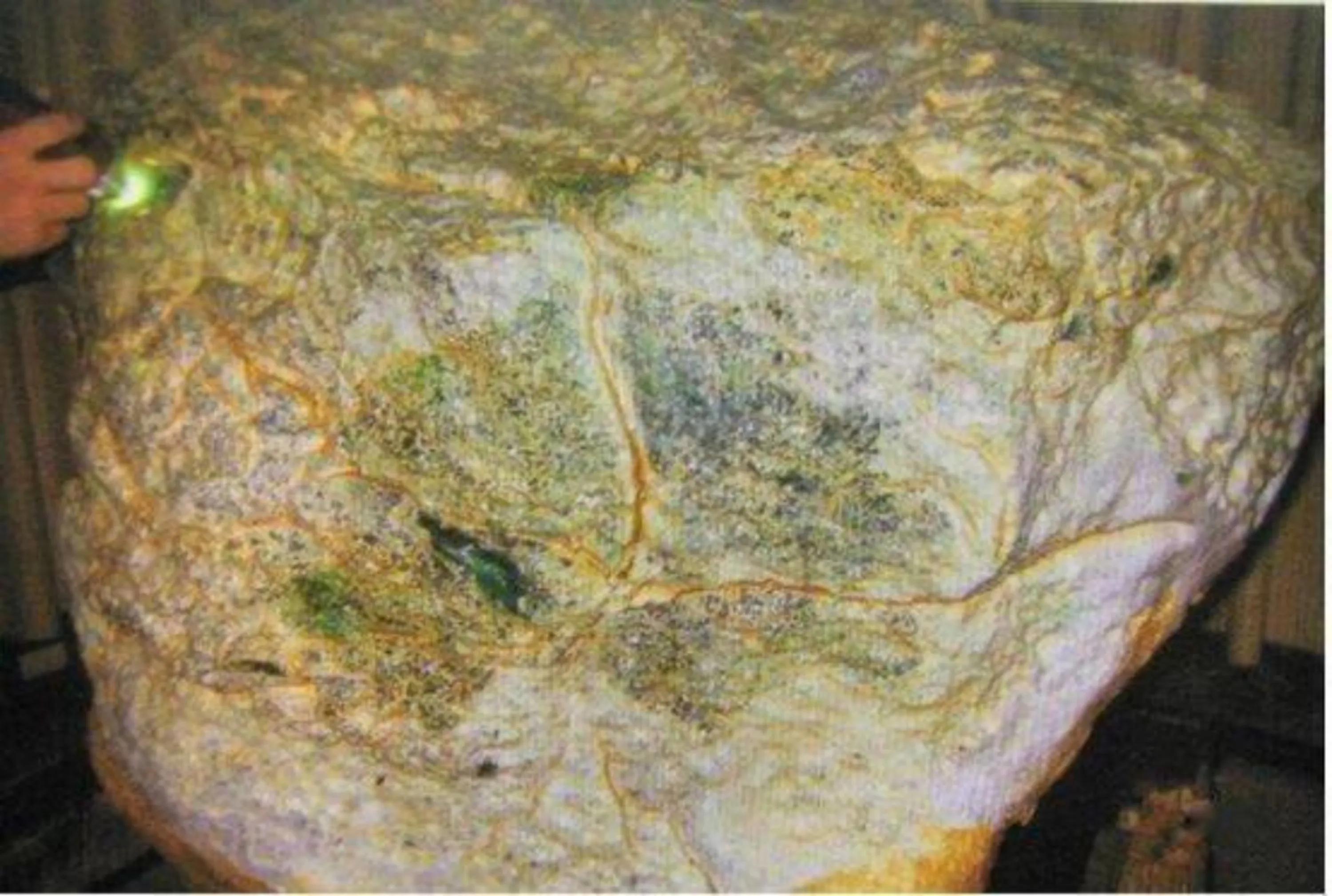 藍(lán)砂石是天然的還是合成的(藍(lán)砂石是天然水晶嗎)