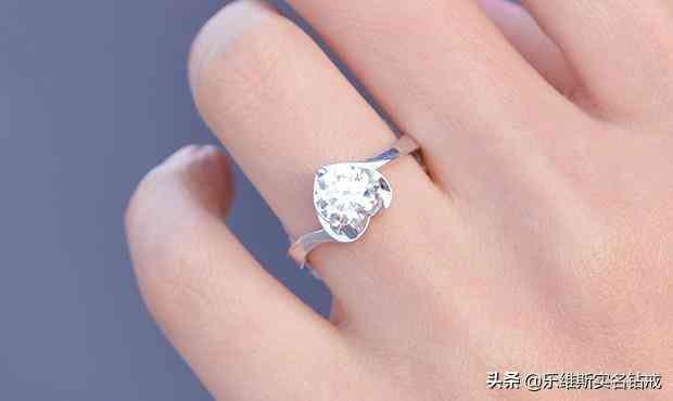 黃金戒指和鉆石戒指哪個好(黃金戒指與鉆石戒指)