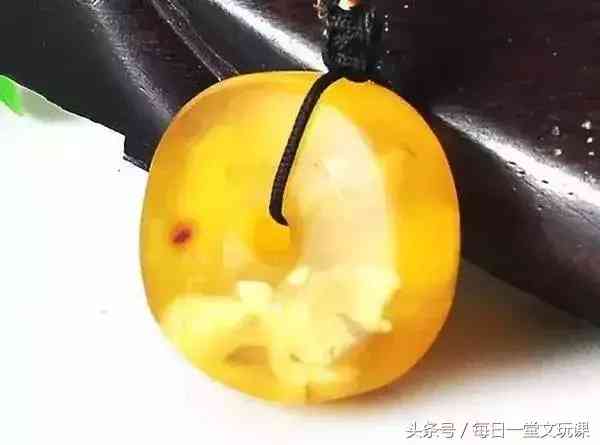 血珀的功效與作用價格(血珀有什么功效和作用血泊佩戴養(yǎng)生保健功效大全)